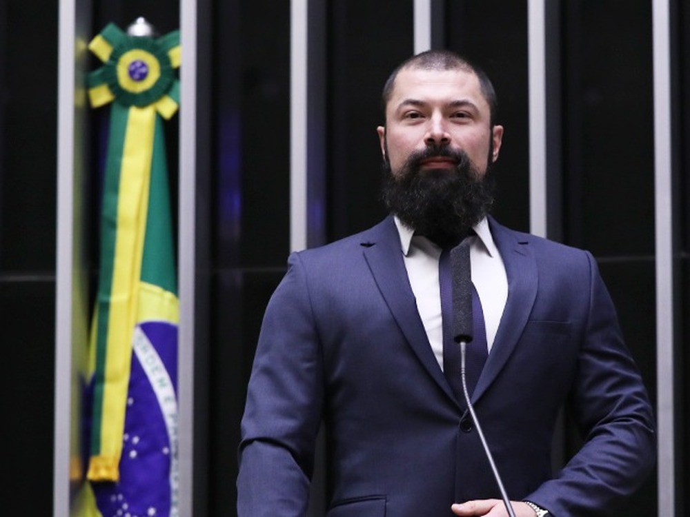 Deputado bolsonarista é escolhido relator na CCJ da PEC que impede participação de militares na política