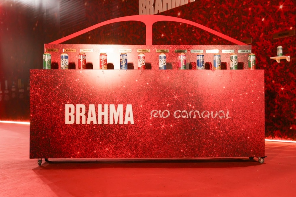 Brahma lança latas temáticas em homenagem às escolas de samba para o Carnaval do Rio 2025