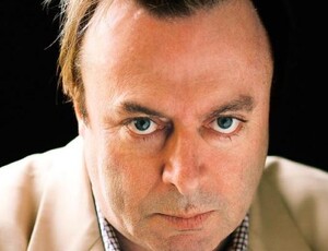 Saiba quem foi Christopher Hitchens, o intelectual que declarou guerra à religião