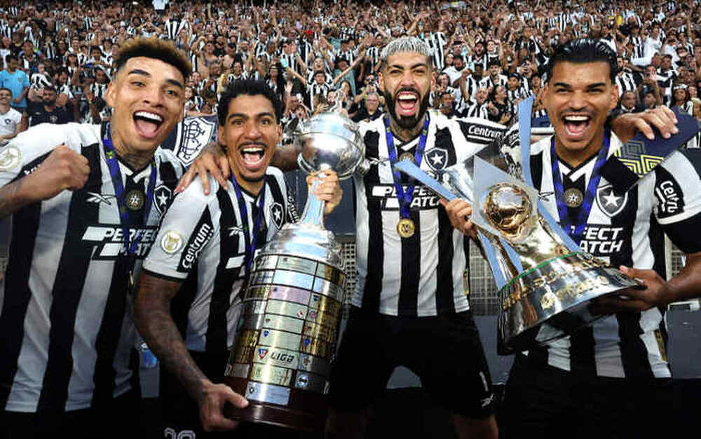 Após dramática derrota em 2023, o Botafogo se torna tricampeão brasileiro. Veja o que aguarda o time em 2025.