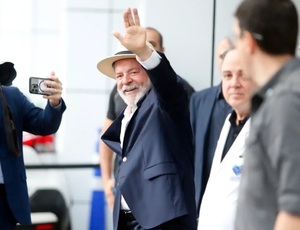 Lula deixa internação com mensagem de superação e promessa de trabalho para o Brasil