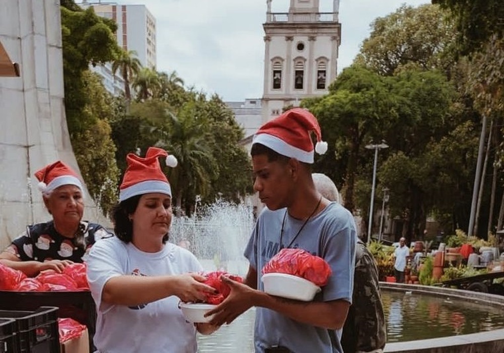 Mãos dadas contra a fome neste Natal