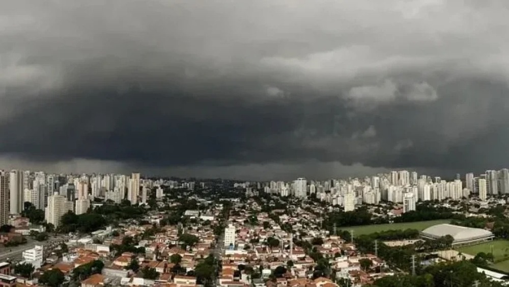 Chuva causa alagamentos em São Paulo; moradores ficaram ilhados