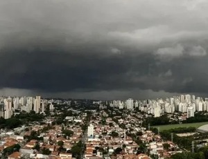 Chuva causa alagamentos em São Paulo; moradores ficaram ilhados