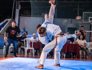 Adolescente da Baixada é campeão de reality de capoeira