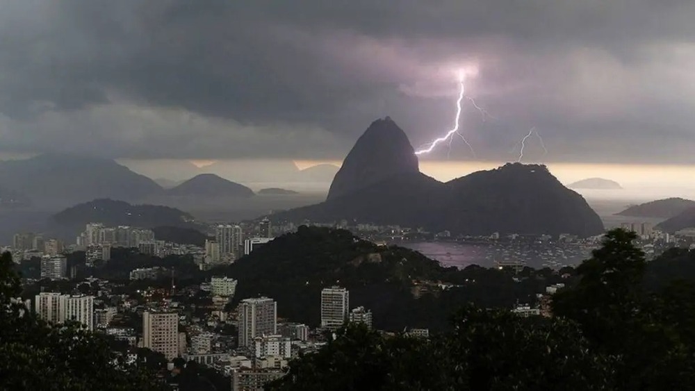 População do Estado do RJ recebe notícias preocupantes e patamar de Perigo