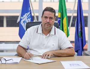 Prefeito de São João de Meriti reduz em 30% os valores dos contratos com prestadores de serviços