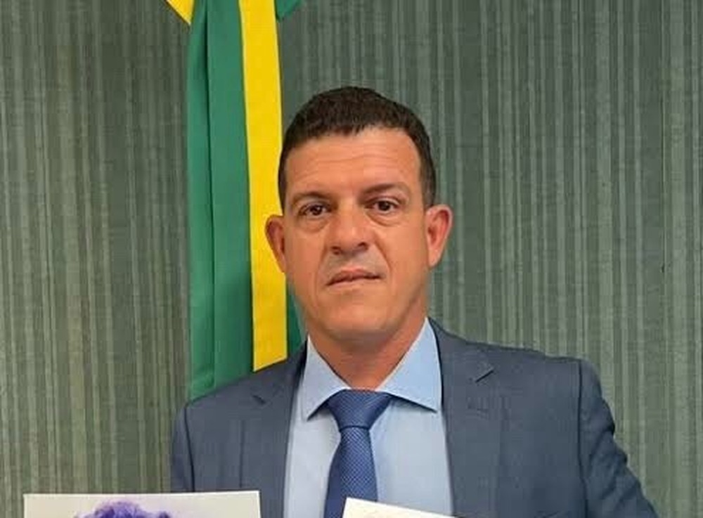 Prefeito de Laje do Muriaé/RJ Netinho do Dinésio é questionado por vereador por criação de secretarias e aumento de remuneração de cargos comissionados