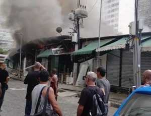 Vídeo: incêndio de grandes proporções atinge mercado popular da Uruguaiana