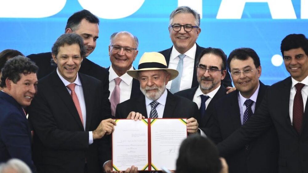 Lula Sanciona Reforma Tributária e Garante Alimentos Mais Baratos