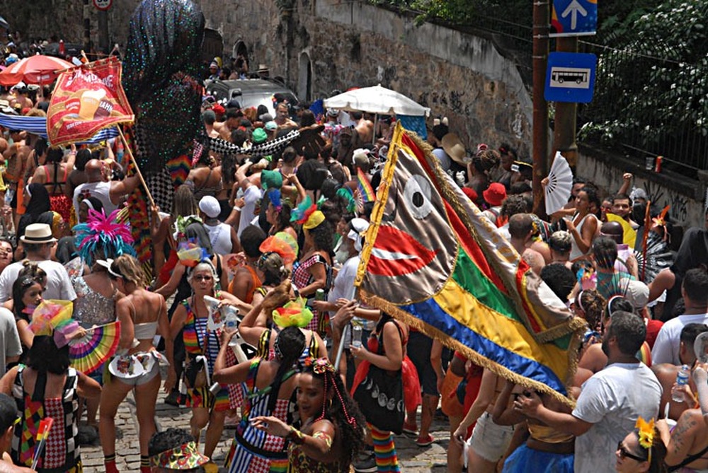 Neste sábado (25), tem Bloco Carmelitas e Grupo Arruda no Casarão do Firmino. 