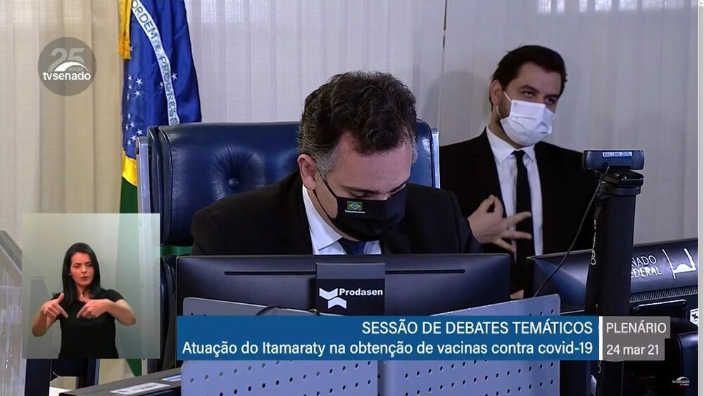 Pacheco manda investigar assessor de Bolsonaro por gesto considerado supremacista 