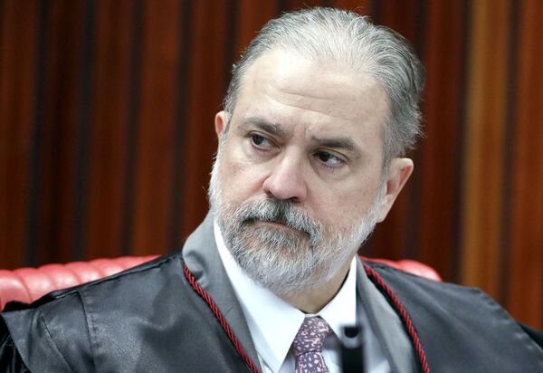 Augusto Aras defende que Nunes Marques decida sobre cultos presenciais, saiba mais: 