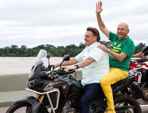 450 mil mortes e o Bolsonaro convoca passeio de moto