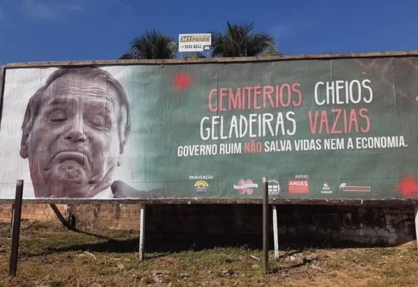 Cemitérios cheios, geladeiras vazias': entidades investem outdoors contra Bolsonaro 