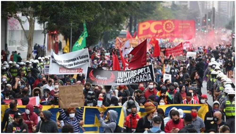 ‘Fora Bolsonaro’ e ‘Vacina já’ agitam o sábado de protestos em todo país