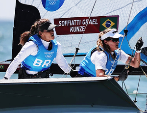 É ouro! Martine Grael e Kahena Kunze são bicampeãs olímpicas