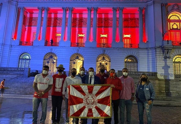 Câmara Rio recebeu Iluminação vermelha pelos 64 anos da Unidos de Padre Miguel