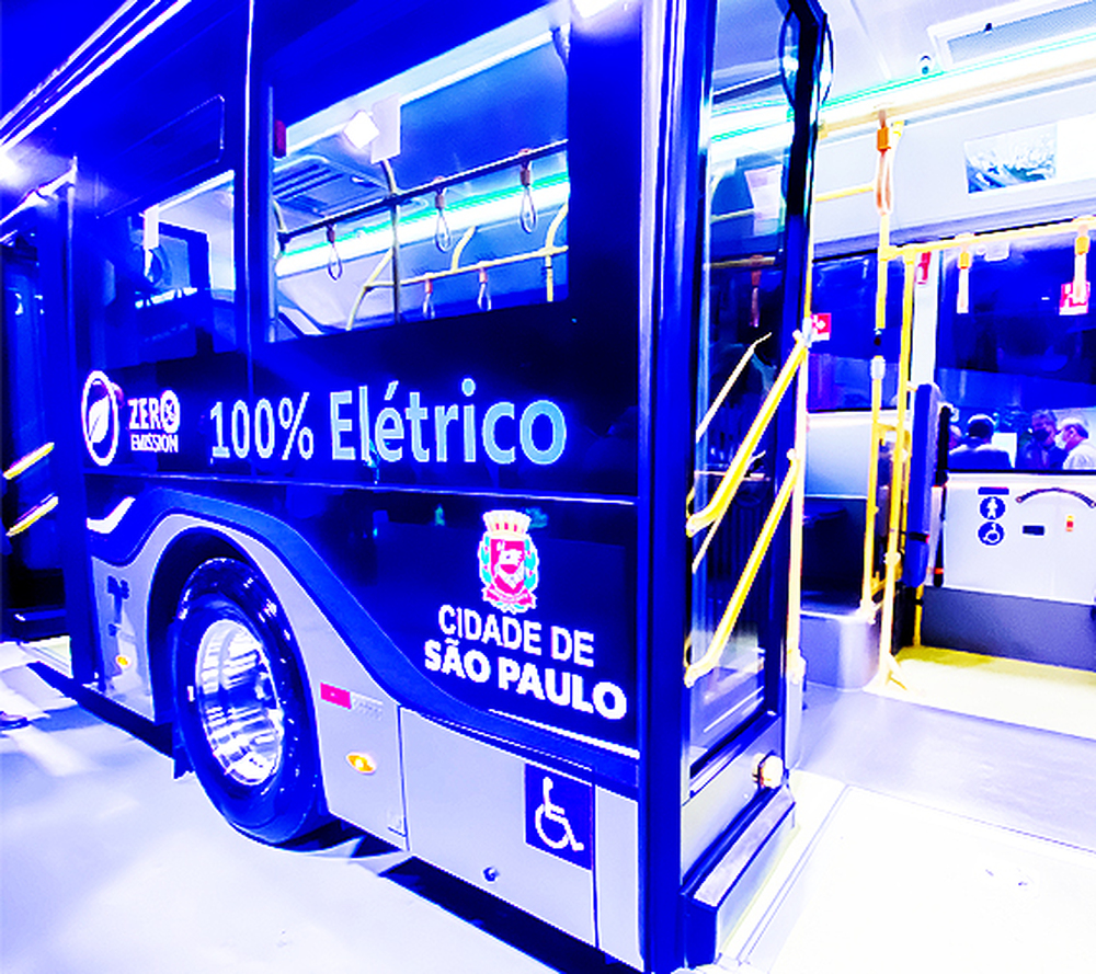 Cidade terá 2,6 mil ônibus elétricos rodando nas ruas até o final de 2024