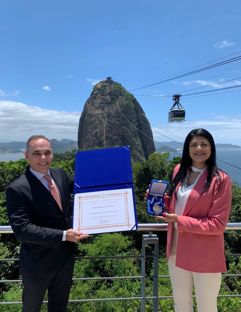 Bondinho Pão de Açúcar ganha Medalha Tiradentes da Alerj