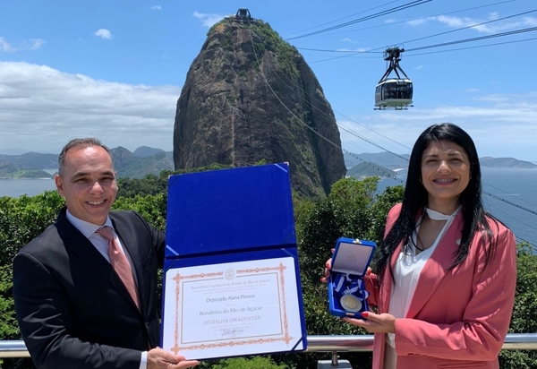 Bondinho Pão de Açúcar ganha Medalha Tiradentes da Alerj