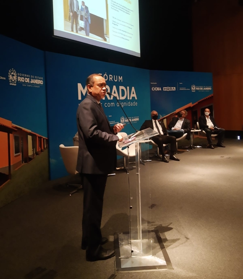 Cláudio Castro e Max Lemos, abrem fórum da habitação no centro do Rio