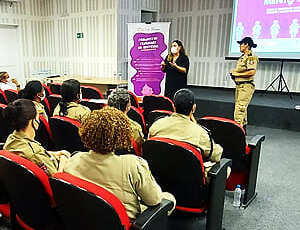 Niterói capacita agentes para atender mulheres vítimas de violência