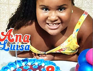 Menina de 8 anos morre de Covid-19 e mãe implora por 'vacina para crianças'