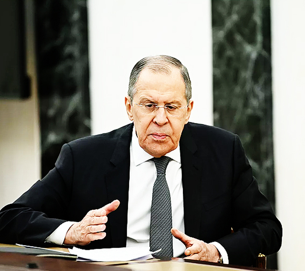 OTAN tenta fazer com que seja ela a determinar o desenvolvimento de eventos na Europa, diz Lavrov