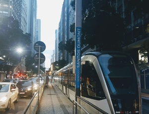 VLT - Trenzinho de Eduardo Paes, parado no centro do Rio