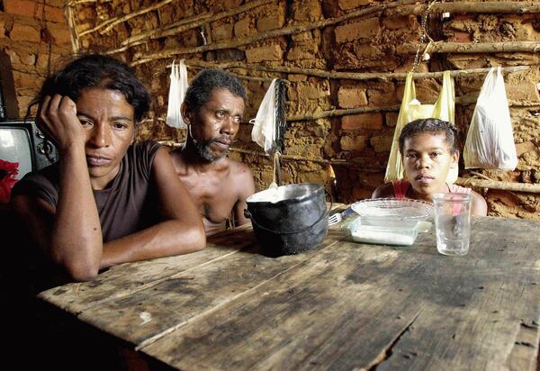 Inflação, juros e desemprego acima de 2 dígitos, deixarão brasileiro mais pobre por anos