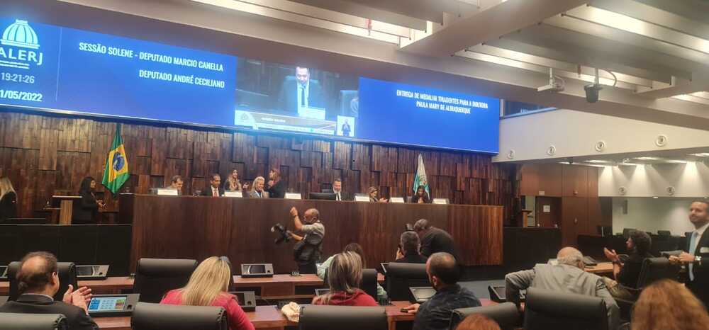  A Delegada de Polícia Federal Paula Mary recebeu a Medalha Tiradentes