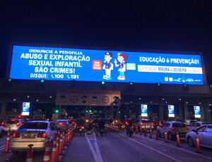 Painel na Ponte Rio-Niterói alerta sobre lei de conscientização sobre pedofilia