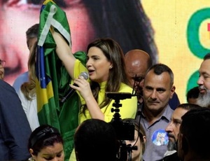 Garotinho e Clarissa fazem as pazes com governador do Rio durante convenção do União Brasil