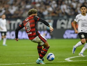 Flamengo coloca Corinthians na roda nas Libertadores  e vence de 2 a 0