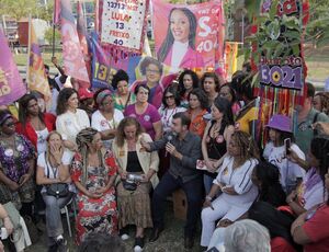 Vamos criar mais Delegacias de Mulheres e creches, e dar qualificação para que elas consigam melhores empregos e salários, disse Freixo na Baixada