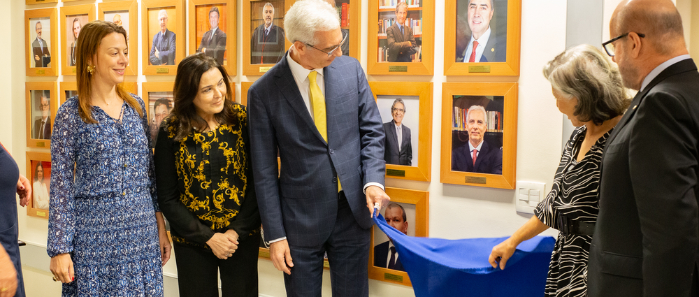 Retrato do desembargador Wagner Cinelli é inaugurado na Galeria de Conferencistas Eméritos da EMERJ