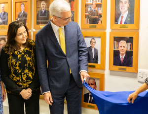 Retrato do desembargador Wagner Cinelli é inaugurado na Galeria de Conferencistas Eméritos da EMERJ