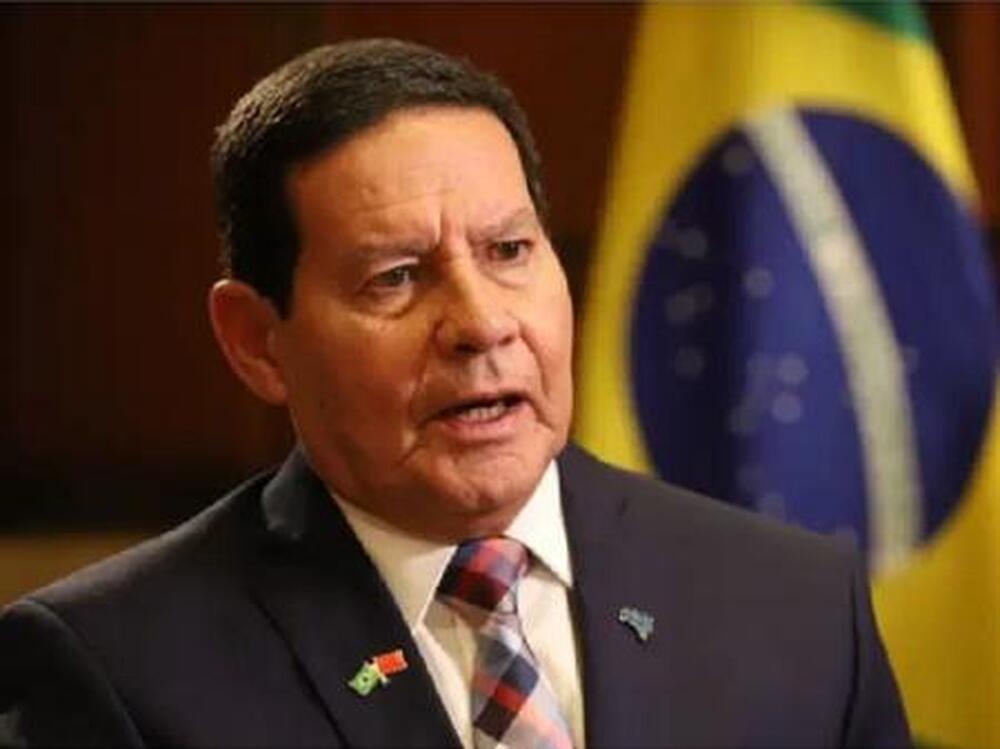 Mourão dispara que ‘não vai colocar a faixa em Lula’