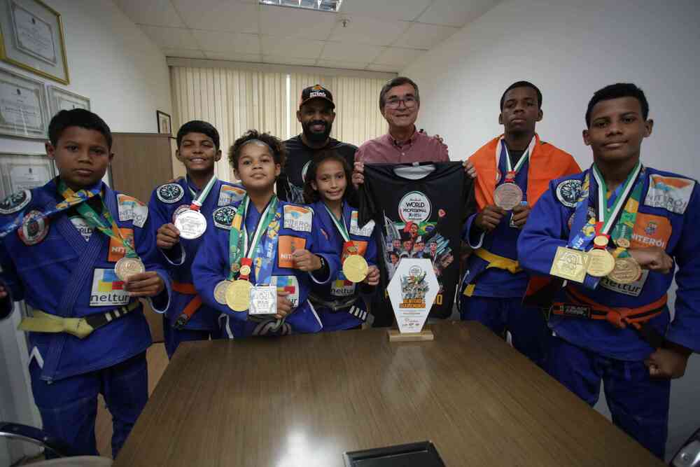 Niterói recebe jovens atletas medalhistas de jiu-jitsu