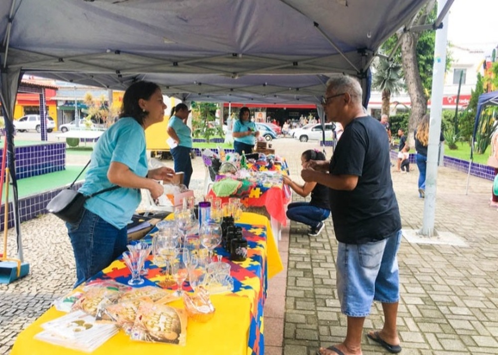 Mães de autistas fazem nova feira empreendedora em Mesquita